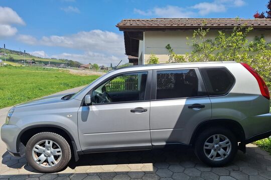 Nissan seitlich.jpg